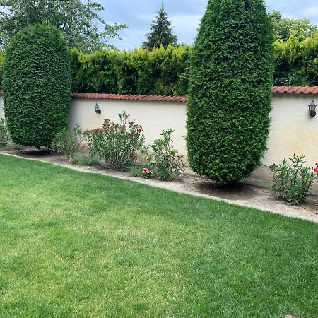 Apartman Tinasol Mosonmagyarovar Bagian luar foto