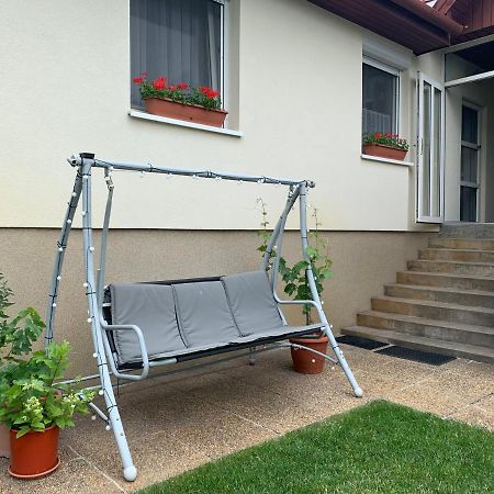 Apartman Tinasol Mosonmagyarovar Bagian luar foto