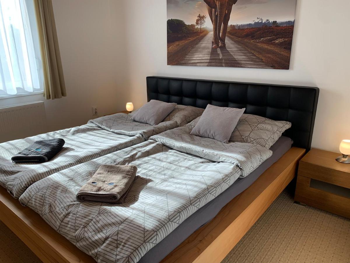 Apartman Tinasol Mosonmagyarovar Bagian luar foto